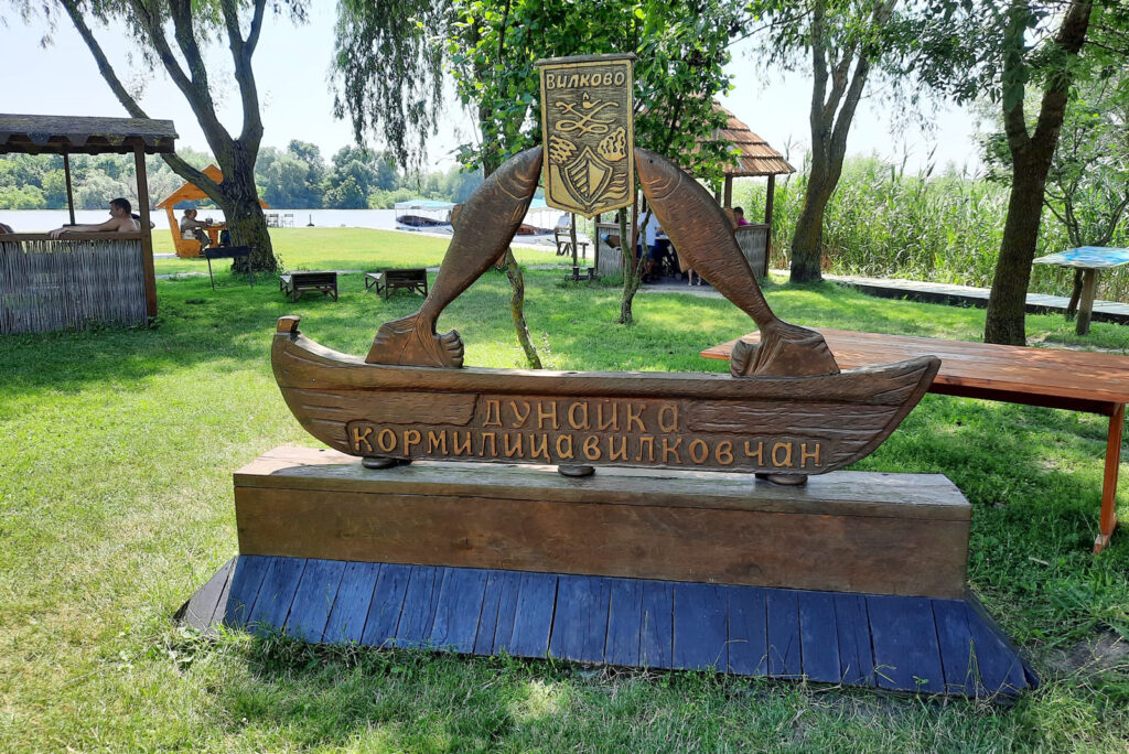Памятный знак дунайке в Вилково